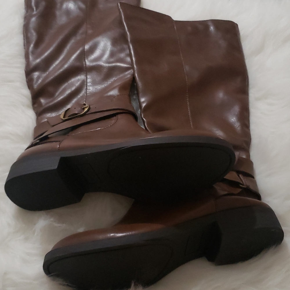 Boots - Picture 4 of 4